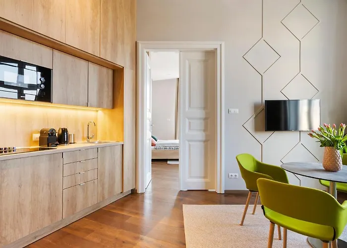 Lakeside Residences 1 Min From Metro Apartament