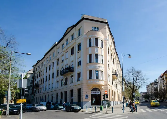Lakeside Residences 1 Min From Metro *