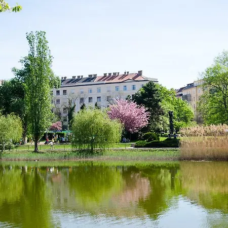 Lakeside Residences 1 Min From Metro דירה *